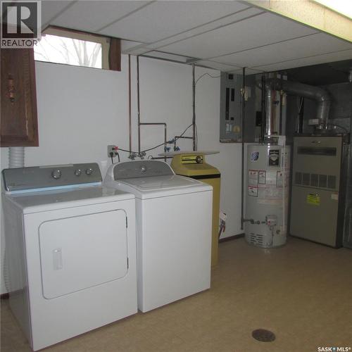 291 Williston Drive, Regina, SK - Indoor Photo Showing Laundry Room