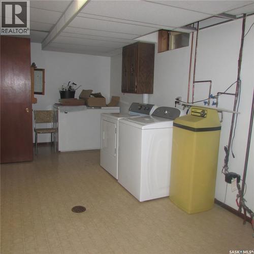 291 Williston Drive, Regina, SK - Indoor Photo Showing Laundry Room