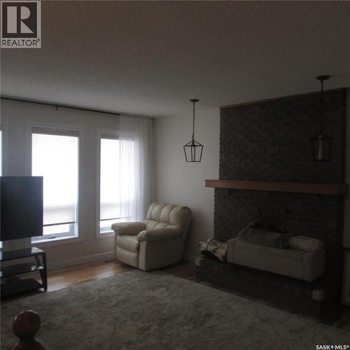 291 Williston Drive, Regina, SK - Indoor Photo Showing Living Room