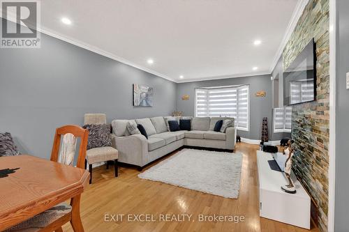 58 Fireside Crescent, Ottawa, ON - Indoor Photo Showing Living Room