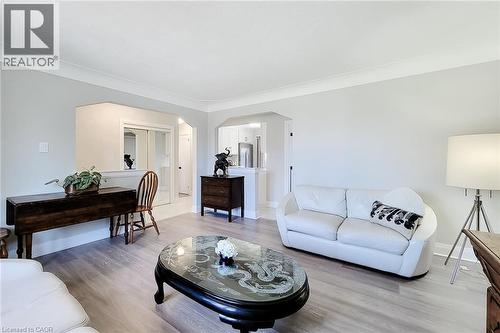 Living space featuring light wood-finish flooring and neutral wall tones - 103 East 45Th Street, Hamilton, ON - Indoor Photo Showing Living Room