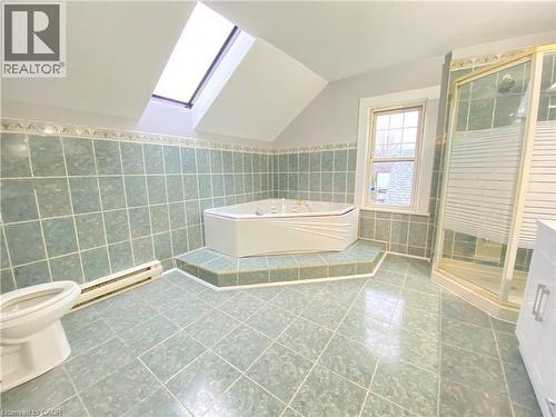 168 Garside Avenue N, Hamilton, ON - Indoor Photo Showing Bathroom