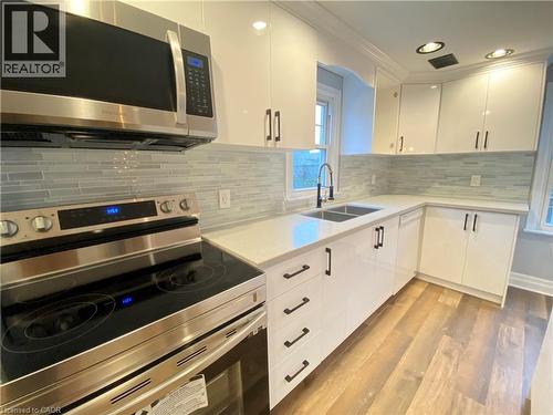 168 Garside Avenue N, Hamilton, ON - Indoor Photo Showing Kitchen With Stainless Steel Kitchen With Double Sink With Upgraded Kitchen
