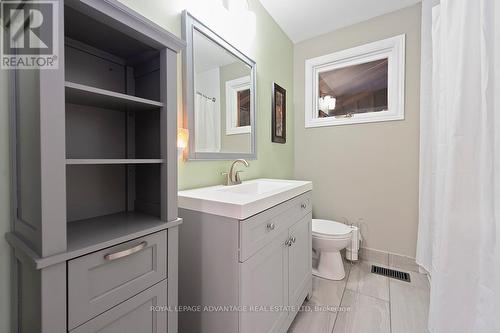 10 Robert Road, Perth, ON - Indoor Photo Showing Bathroom