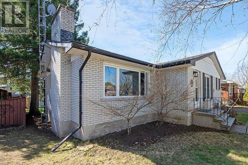 10 Robert Road, Perth, ON - Outdoor