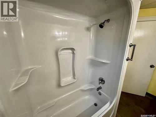 347&353 Maple Avenue, Yorkton, SK - Indoor Photo Showing Bathroom