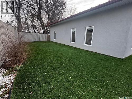 347&353 Maple Avenue, Yorkton, SK - Outdoor