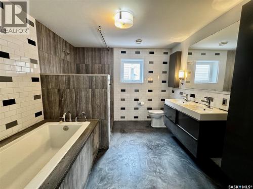 347&353 Maple Avenue, Yorkton, SK - Indoor Photo Showing Bathroom