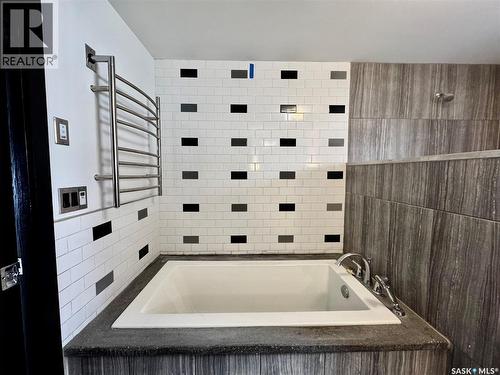 347&353 Maple Avenue, Yorkton, SK - Indoor
