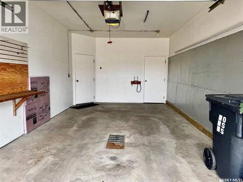 347&353 Maple Avenue, Yorkton, SK - Indoor Photo Showing Garage