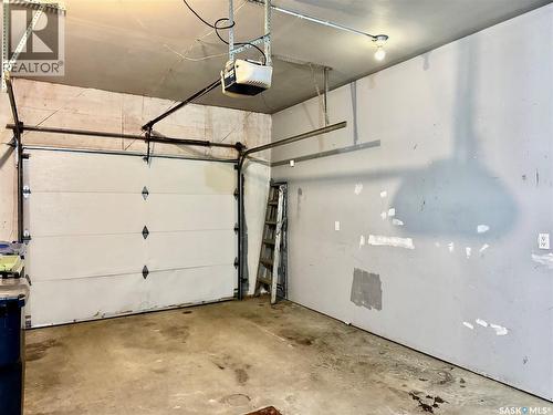 347 Maple Avenue, Yorkton, SK - Indoor Photo Showing Garage