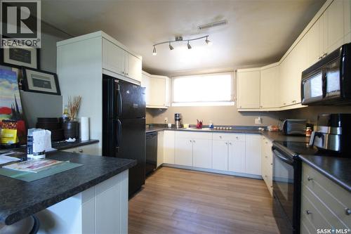 1637 Edward Avenue, Saskatoon, SK - Indoor Photo Showing Kitchen