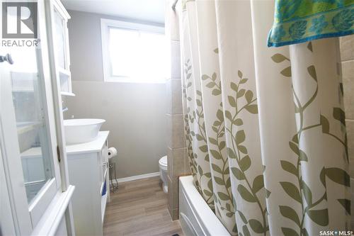 1637 Edward Avenue, Saskatoon, SK - Indoor Photo Showing Bathroom