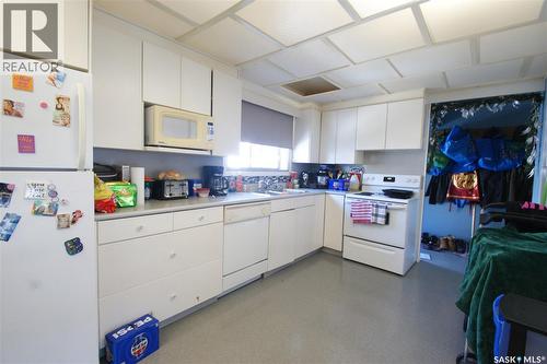 1637 Edward Avenue, Saskatoon, SK - Indoor Photo Showing Kitchen