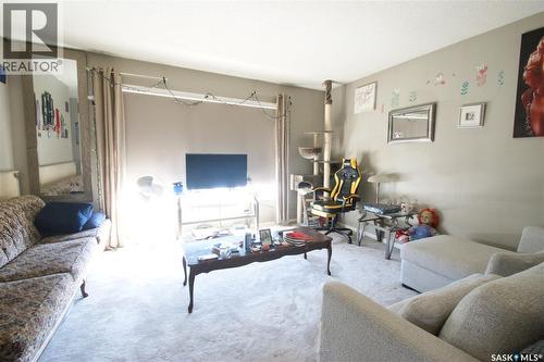 1637 Edward Avenue, Saskatoon, SK - Indoor Photo Showing Living Room