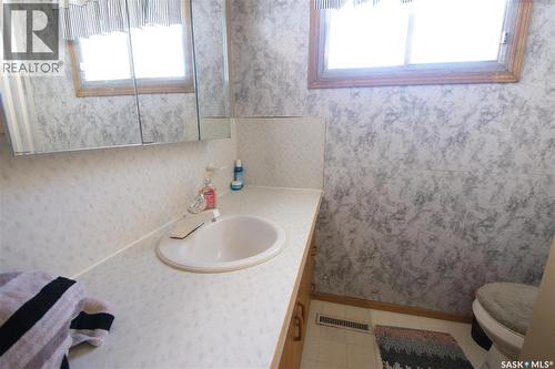 1637 Edward Avenue, Saskatoon, SK - Indoor Photo Showing Bathroom