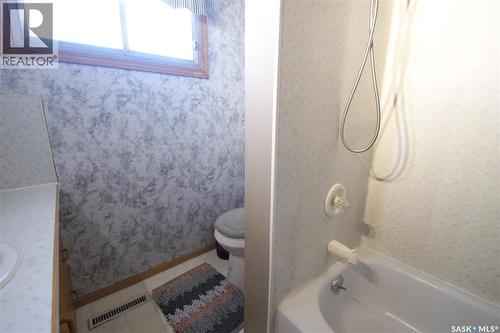 1637 Edward Avenue, Saskatoon, SK - Indoor Photo Showing Bathroom