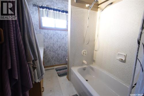 1637 Edward Avenue, Saskatoon, SK - Indoor Photo Showing Bathroom