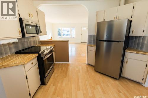 430 Columbia Avenue, Kerrobert, SK - Indoor Photo Showing Kitchen