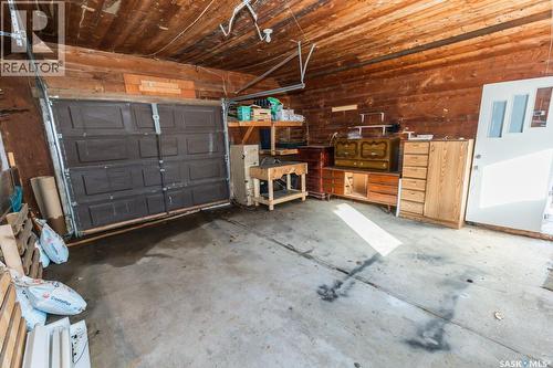430 Columbia Avenue, Kerrobert, SK - Indoor Photo Showing Garage