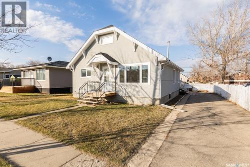 430 Columbia Avenue, Kerrobert, SK - Outdoor