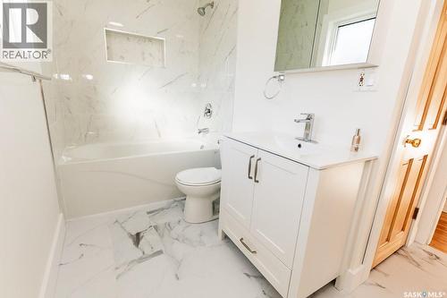 430 Columbia Avenue, Kerrobert, SK - Indoor Photo Showing Bathroom