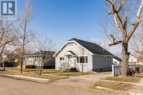 430 Columbia Avenue, Kerrobert, SK - Outdoor