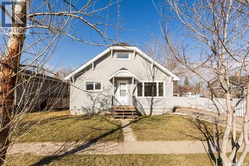 430 Columbia Avenue, Kerrobert, SK - Outdoor