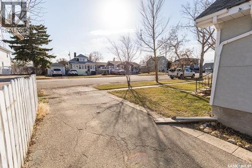 430 Columbia Avenue, Kerrobert, SK - Outdoor