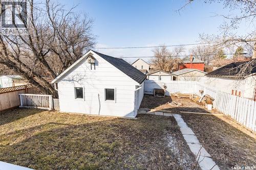 430 Columbia Avenue, Kerrobert, SK - Outdoor