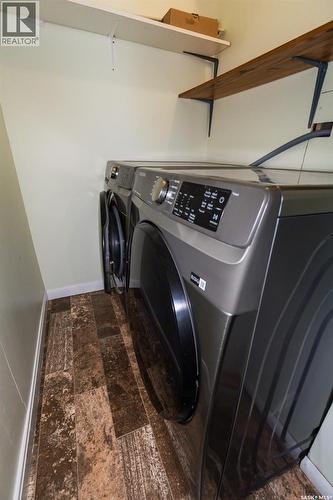 430 Columbia Avenue, Kerrobert, SK - Indoor Photo Showing Laundry Room