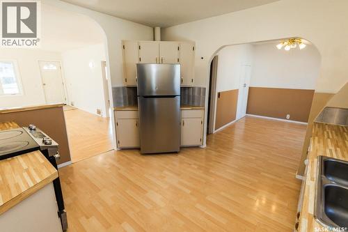 430 Columbia Avenue, Kerrobert, SK - Indoor Photo Showing Kitchen