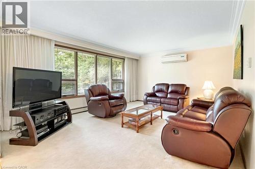 4620 Sideroad 20 N Road, Puslinch, ON - Indoor Photo Showing Living Room