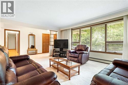 4620 Sideroad 20 N Road, Puslinch, ON - Indoor Photo Showing Living Room