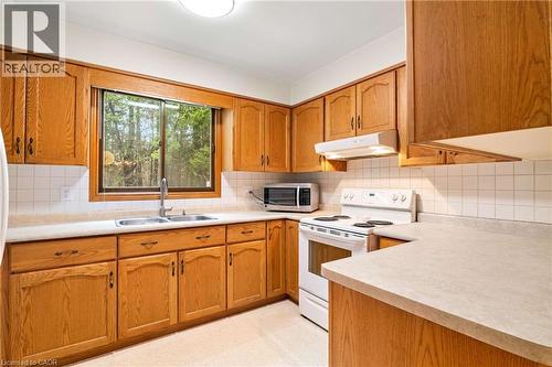 4620 Sideroad 20 N Road, Puslinch, ON - Indoor Photo Showing Kitchen With Double Sink