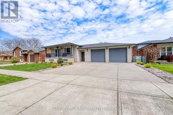 5 ROYCE AVENUE  Hamilton (Stoney Creek), ON L8G 4C9