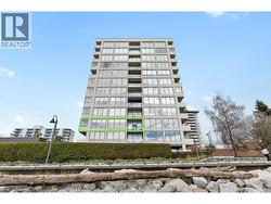 3W 111 18TH STREET  West Vancouver, BC V7V 3V3