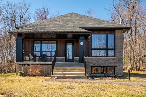 32 10e Avenue  Saint-Hippolyte, QC J8A 1C5