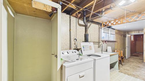 513 Hurry Avenue, Cranbrook, BC - Indoor Photo Showing Laundry Room