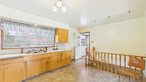513 Hurry Avenue, Cranbrook, BC - Indoor Photo Showing Kitchen With Double Sink