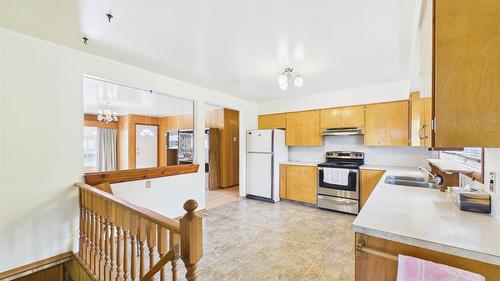513 Hurry Avenue, Cranbrook, BC - Indoor Photo Showing Kitchen With Double Sink