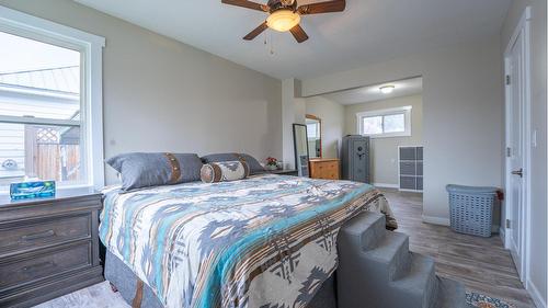 359 Banks Street, Kimberley, BC - Indoor Photo Showing Bedroom