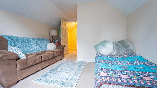 359 Banks Street, Kimberley, BC - Indoor Photo Showing Bedroom