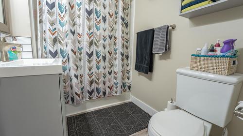 359 Banks Street, Kimberley, BC - Indoor Photo Showing Bathroom