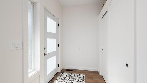 9-405 Canyon Street, Creston, BC - Indoor Photo Showing Other Room