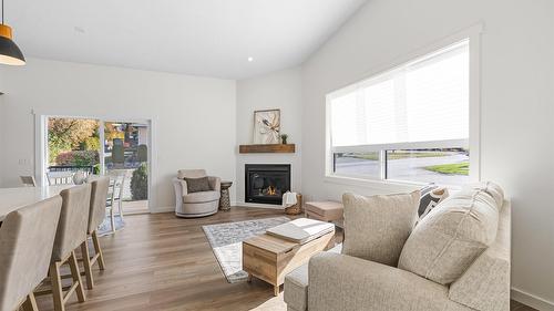 9-405 Canyon Street, Creston, BC - Indoor Photo Showing Living Room With Fireplace