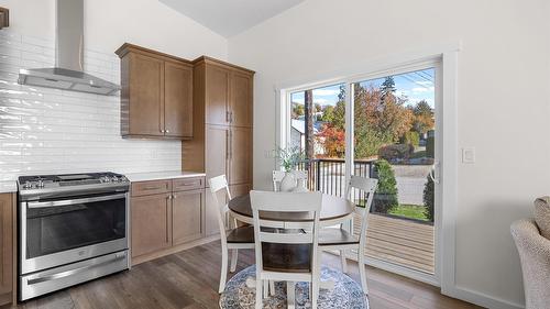 9-405 Canyon Street, Creston, BC - Indoor Photo Showing Kitchen