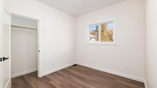 9-405 Canyon Street, Creston, BC - Indoor Photo Showing Other Room