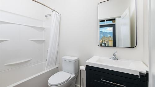 9-405 Canyon Street, Creston, BC - Indoor Photo Showing Bathroom