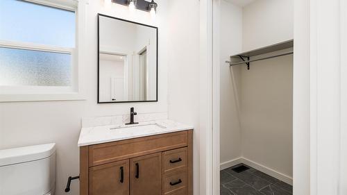 9-405 Canyon Street, Creston, BC - Indoor Photo Showing Bathroom